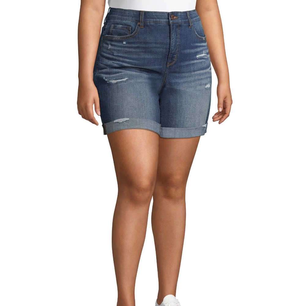 NWT PLUS SIZE DENIM SHORTS